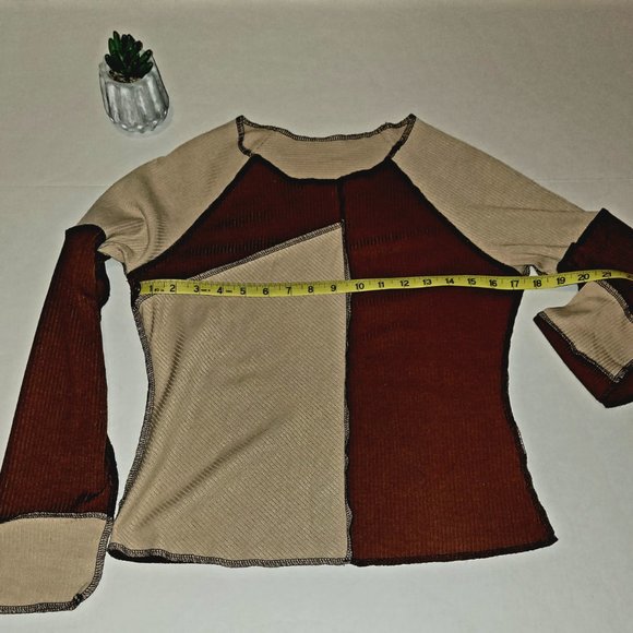 Color Block Exposed Seam Knit Top - Picture 5 of 7